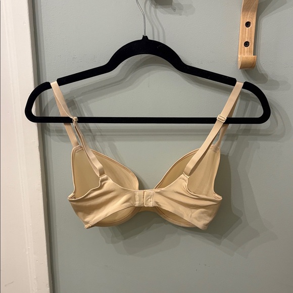 Skims no show mesh wire bra 32DD cream color - Picture 5 of 14